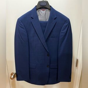 Tommy Hilfiger Men’s Suit 2Pc Set- Jacket 40R, Pants 33x30